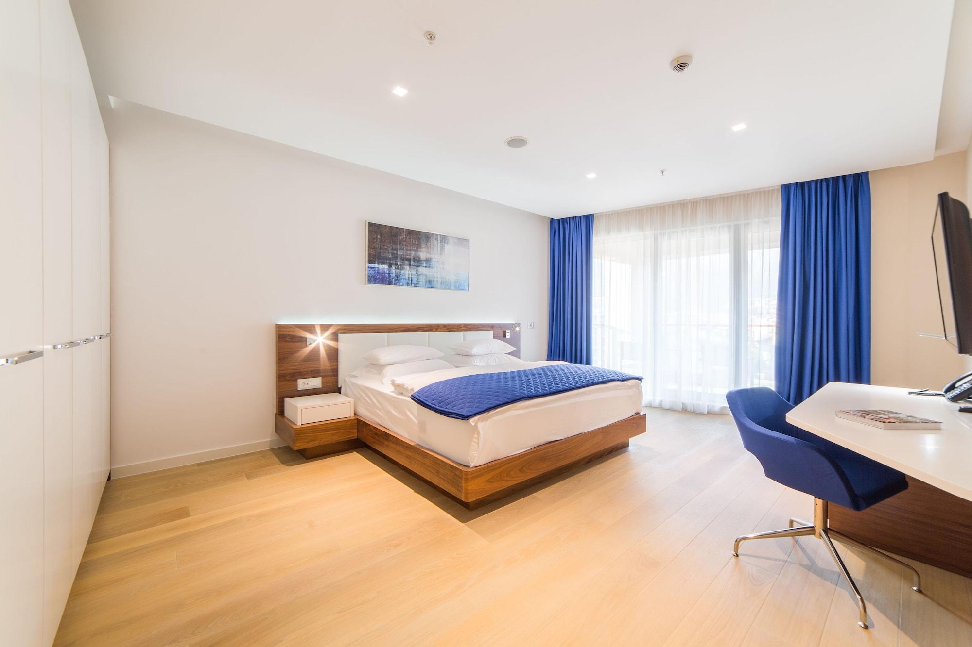 Hotell Adria 4*