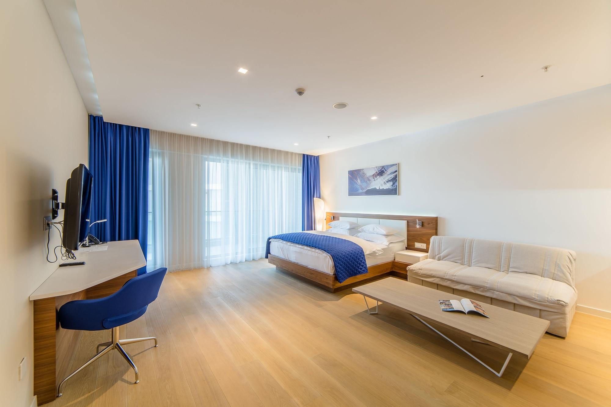 Adria Hotell 4*