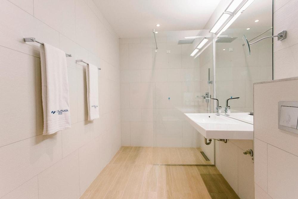 Adria Hotell 4*
